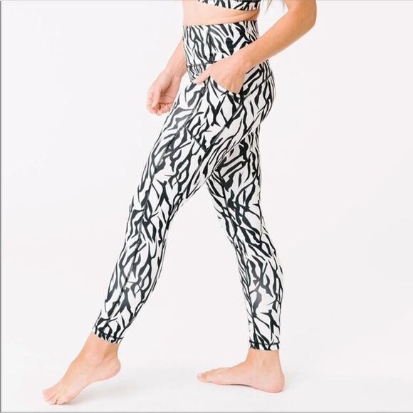 ZYIA Safari Pocket Brilliant Hi-Rise 7/8 24" black and white zebra print - Picture 2 of 10